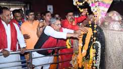 Bihar News : सोनपुर में बाबा हरिहरनाथ के दरबार पहुंचे नागालैंड के राज्यपाल नंदकिशोर यादव, भाजपा नेताओं ने किया भव्य स्वागत