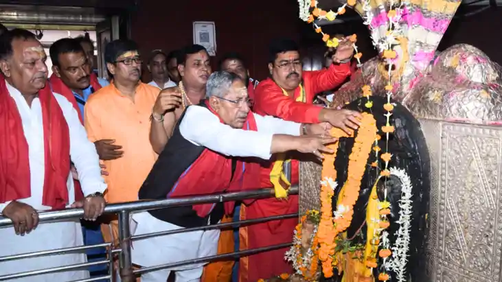 Bihar News : सोनपुर में बाबा हरिहरनाथ के दरबार पहुंचे नागालै