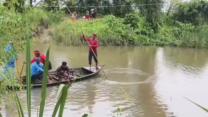 Bihar News : नाला पार करने के दौरान किसान को पानी में खींच ल