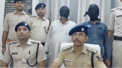 बाढ़ पुलिस और STF की संयुक्त कार्रवाई : कुख्यात मुन्ना यादव के पिता-भाई को अवैध हथियार और भारी मात्रा मे कारतूस के साथ को दबोचा
