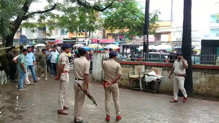 पटना के मनेर उप डाकघर और पासपोर्ट कार्यालय को बम से उड़ाने क
