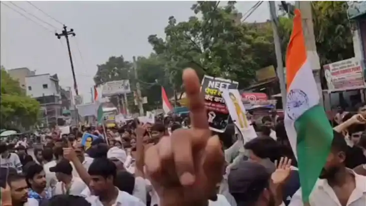 नवादा में शिक्षा नीति के खिलाफ छात्रों का जोरदार प्रदर्शन : 
