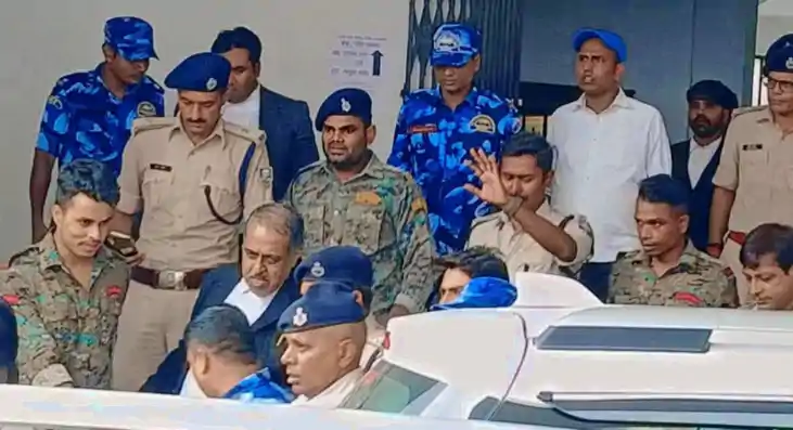 Bihar Crime - 32 साल पुराने ट्रिपल मर्डर केस में आरोपी वकील Bihar Crime - 32 साल पुराने ट्रिपल मर्डर केस में आरोपी वकील