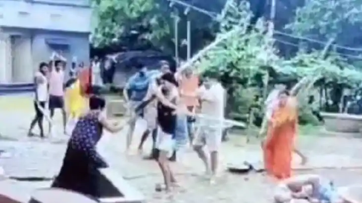 Bihar Crime - भूमि विवाद में दो गुटों में जमकर हुई मारपीट, ल Bihar Crime - भूमि विवाद में दो गुटों में जमकर हुई मारपीट, ल