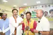 नई पीढ़ी के लिए पुरानी विचारधारा की वापसी:  आप की झाडू छोड़ अंगेश सिंह ने थामा कांग्रेस का हाथ