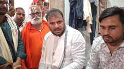 Bihar News : भरत तिवारी के परिजनों से मिले विश्वामित्र सेना के संयोजक राजकुमार चौबे, कहा साजिश के तहत हुई हत्या, दोषी पुलिसकर्मियों को की बर्खास्त करने की मांग