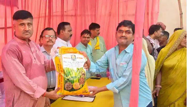 muzaffarpur mla ajit kumar paddy seeds distribution