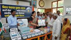 एक बटन और 6 समाधान! बिहार पंचायत चुनाव 2026 में पहली बार चलेगा 'मल्टी पोस्ट EVM' का जादू, जानें कैसे बदलेगा वोटिंग का अंदाज