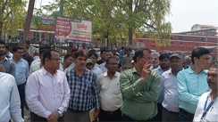  मोकामा स्टेशन की बदहाली देख बिफरे डीआरएम विनोद कुमार: सेप्टिक टैंक लीकेज पर लगाई फटकार, अवैध कब्जेदारों को दिया अल्टीमेटम