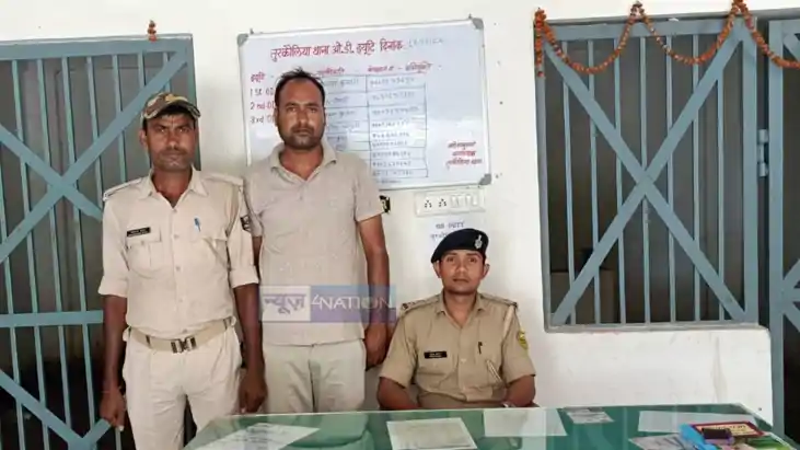 Motihari Drunken Youth Slaps SI Inside Police Station Chaos 