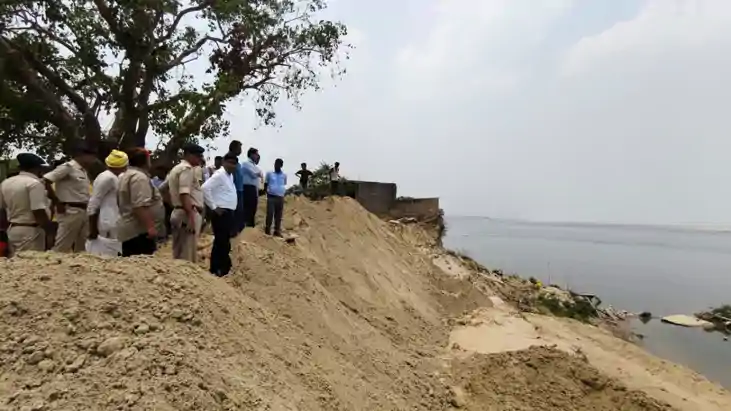 Bihar News : भोजपुर के जवईनिया में कटाव निरोधक कार्य का डीएम