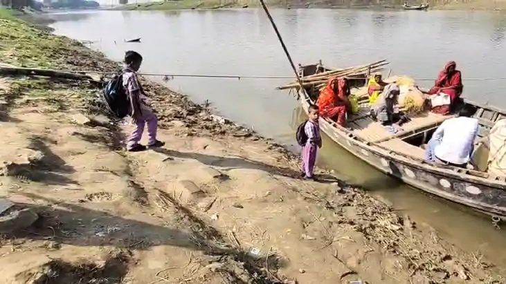 Bihar News : भागलपुर में पुल के लिए तरस गए सात गांवों के ग्र