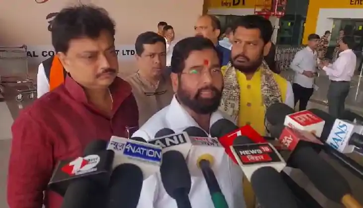 नीतीश कुमार के शपथ ग्रहण में शामिल हुए महाराष्ट्र के डिप्टी 