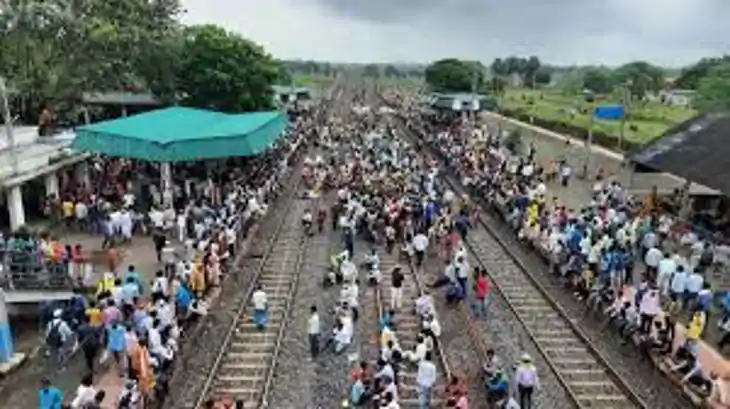 कुड़मी आंदोलन ने थाम दी रेलवे की रफ्तार, रांची-नई दिल्ली राज