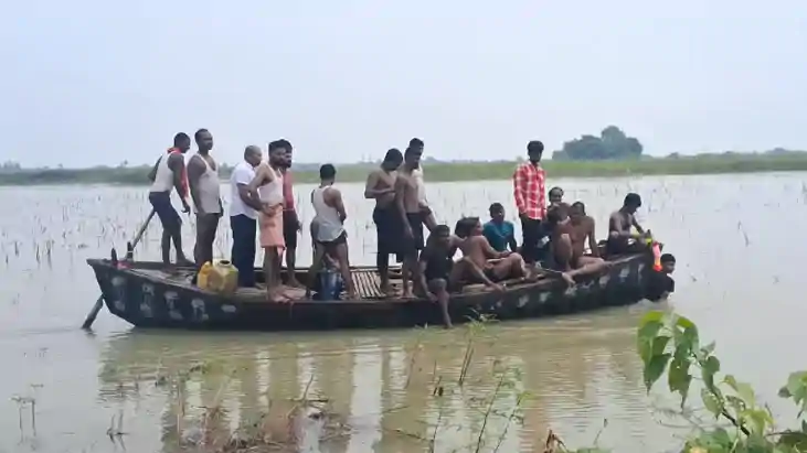 Bihar Flood News : भागलपुर में बाढ़ के पानी में बहने से युवक 