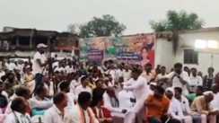 Bihar News : दैनिक अखबार के चुनावी कार्यक्रम में आपस में भिड़े राजद और जदयू के नेता, जमकर चले लात और घूंसे, मौके पर मची अफरा तफरी 