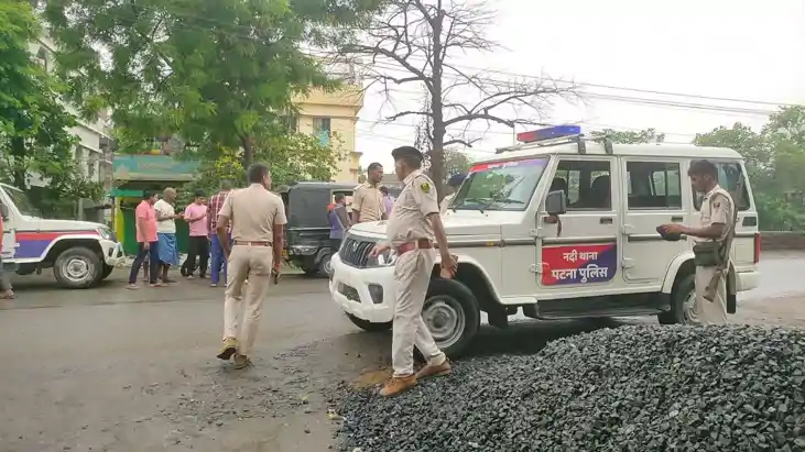 Patna Crime - पटना में अभी अभी बैटरी और सेल्फ बनाने वाले दुक Patna Crime - पटना में अभी अभी बैटरी और सेल्फ बनाने वाले दुक