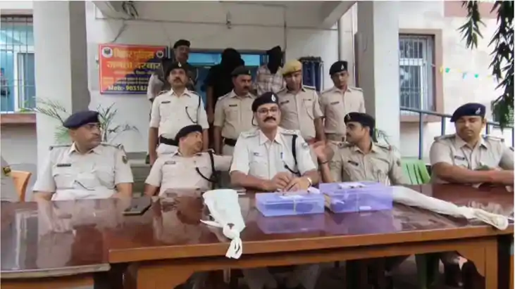 Bihar News : बांका पुलिस ने 6 कांडों के आरोपी कुख्यात शुभम भ