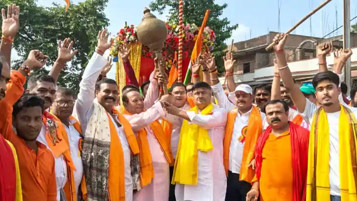 कांटी में गणेश पूजा पर निकली भव्य शोभायात्रा, विधायक ई. अजीत