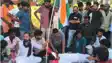 सीओ दीपक कुमार के पुन: पदस्थापना का भारी विरोध, राघोपुर प्रखंड परिसर में युवाओं का भूख हड़ताल तीसरे दिन भी जारी