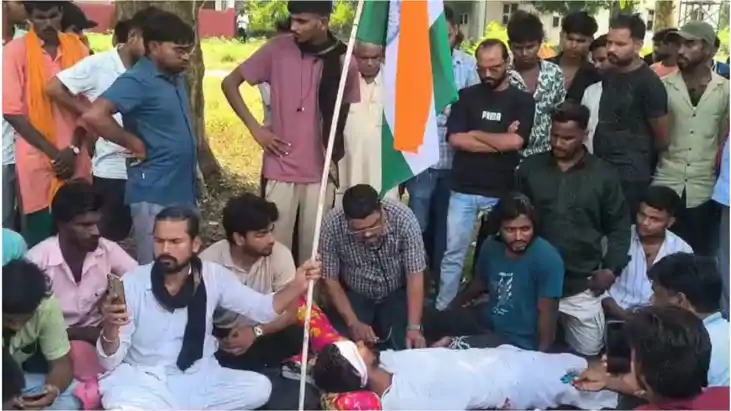 सीओ दीपक कुमार के पुन: पदस्थापना का भारी विरोध, राघोपुर प्रख