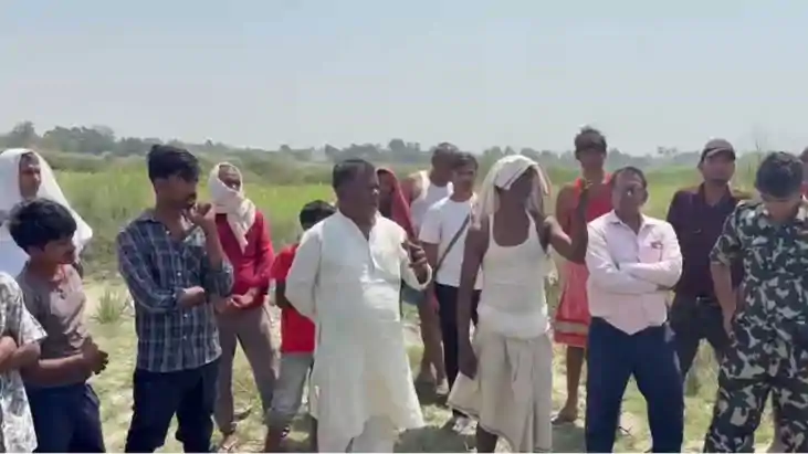 पोखर से बरामद हुआ अज्ञात महिला का शव, हत्या की जताई जा रही आ