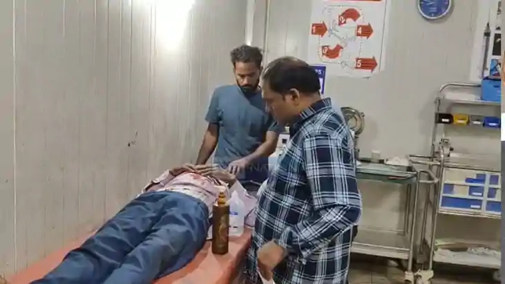 Security Guard Stitches Patient in OT