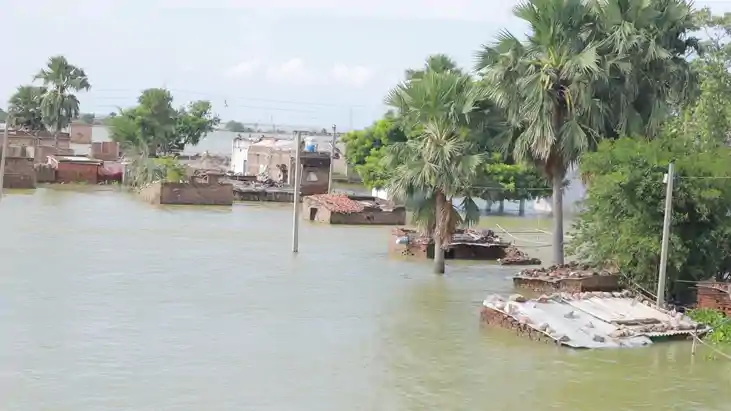 Bihar flood -  नीतीश सरकार ने जिस इलाके को छोड़ दिया, चिराग 