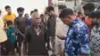 Bihar Crime News : भागलपुर में बाढ़ पीड़ित बुजुर्ग से बदमाशों ने की 20 हज़ार रूपये की छिनतई, जमीन पर पटककर हुए फरार   