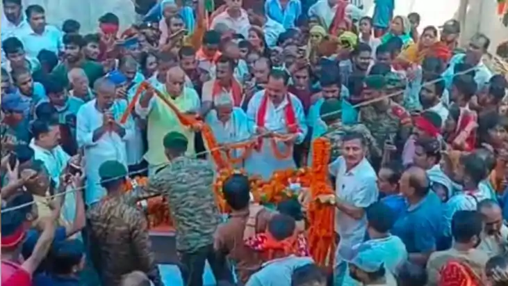 Army Jawan Cremated With Full Military Honours in Saran
