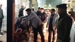 Bihar News : मुंगेर में ठंड का कहर: लोगों को नगर निगम के अलाव से मिली राहत, डीएम ने खुद सड़कों पर उतरकर बांटे कंबल