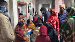 ठंड से बचने के लिए कमरे में जलाई बोरसी, दम घुटने से दादी और 4 माह की पोती की मौत, बहू की हालत गंभीर