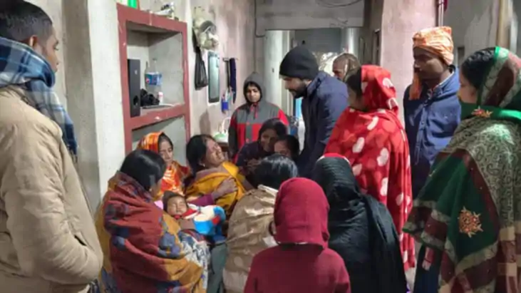 ठंड से बचने के लिए कमरे में जलाई बोरसी, दम घुटने से दादी और 