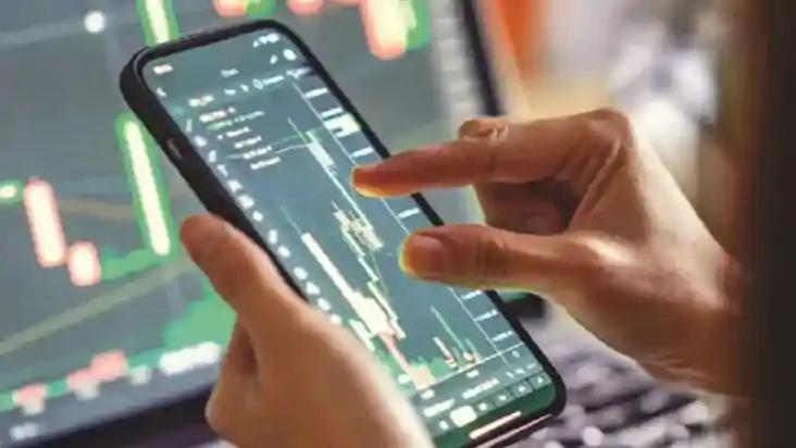 Stock Market News: लगातार 4 दिनों से गिर रहा शेयर बाजार 400 