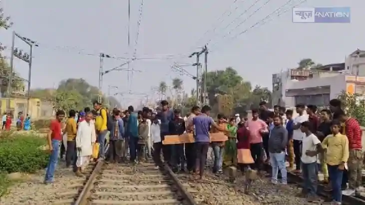ट्रेन के सामने कूदकर रिटायर्ड प्रोफेसर ने की आत्महत्या, डेढ़