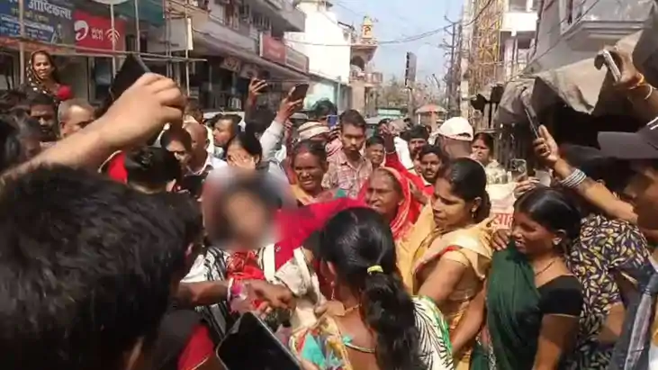 हाजीपुर में भीड़ का खूनी इंसाफ : इलाज कराने आई महिला को बनाय