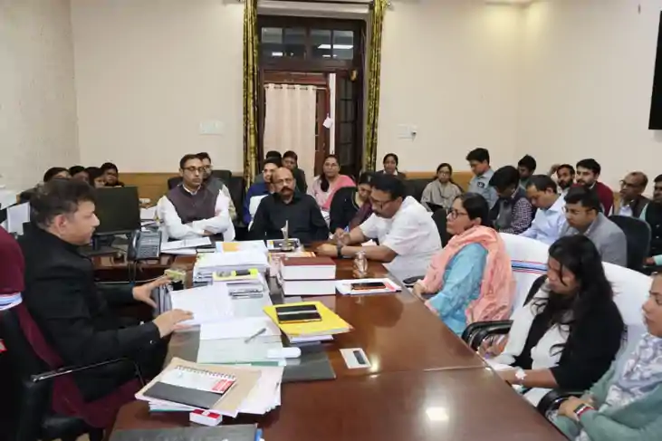 काम करो वरना नपोगे: डिप्टी सीएम विजय सिन्हा का राजस्व कर्मिय