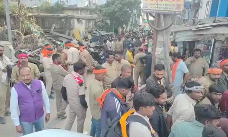 गुनाह बस इतना कि कार रॉन्ग साइड से आई थी! जेल कर्मियों ने BS