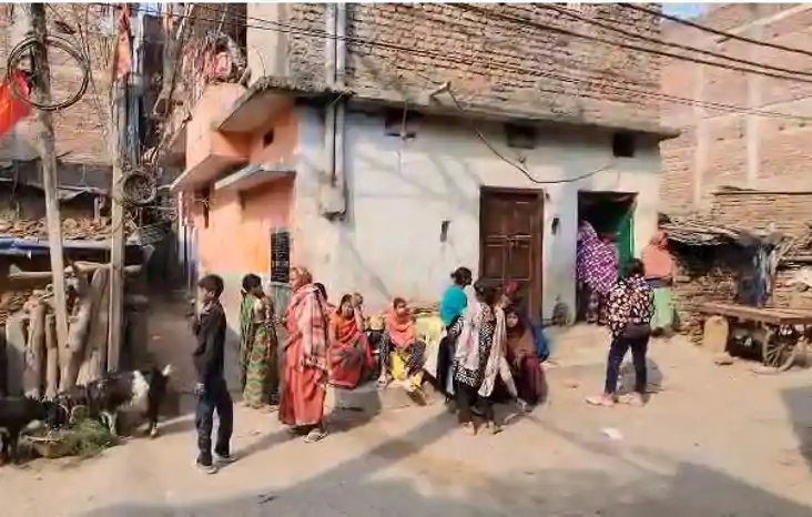 साईं शोभा यात्रा में डांस करने पर भड़का पति, सिलबट्टे से कूच