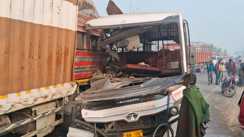 Muzaffarpur Head On Collision Between Truck and Bus Many Passengers Injured