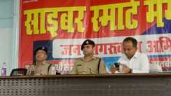नवादा में 'साइबर स्मार्ट मंगलवार' अभियान की धूम: DM और SP ने खुद वारिसलीगंज पहुंचकर लोगों को किया जागरूक