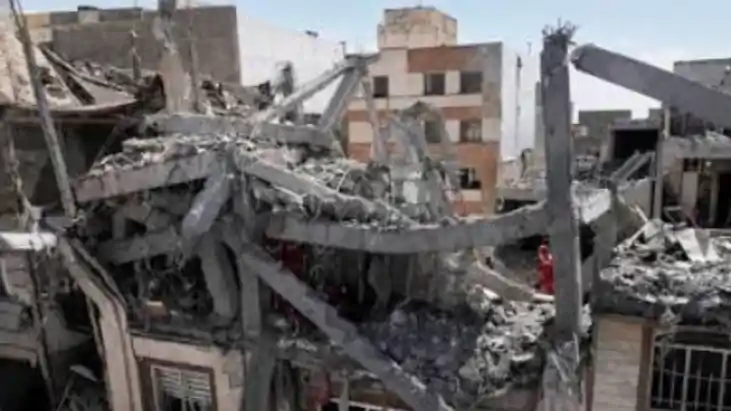 US Iran War Escalates as Airstrikes Continue Ceasefire Talks