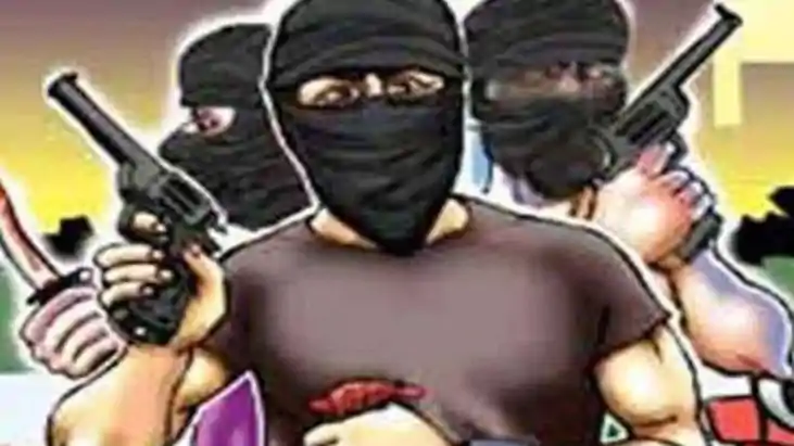 गिरिडीह-जामताड़ा रोड पर लूटेरों का आतंक : ससुराल जा रहे युवक