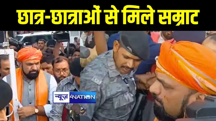 BJP-JDU कार्यालय के बाहर प्रदर्शन कर रहे छात्र-छात्रों को डि BJP-JDU कार्यालय के बाहर प्रदर्शन कर रहे छात्र-छात्रों को डि