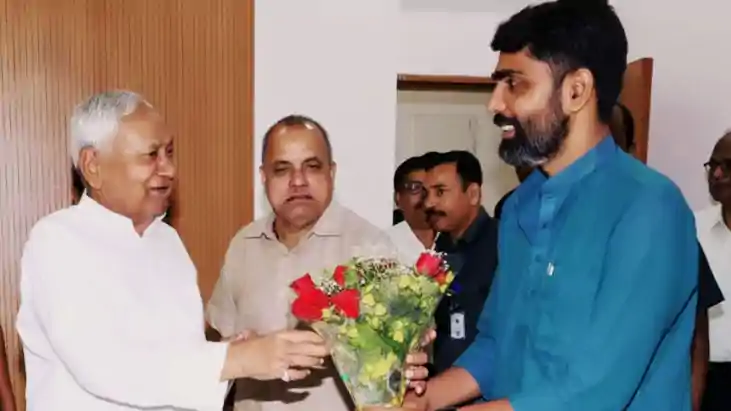 Bihar News: सीएम नीतीश से जदयू प्रवक्ता महेश दास ने की मुलाक