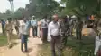 हाजीपुर में महादलित बस्ती की सड़क का रास्ता साफ: DM वर्षा सिंह के निर्देश पर जांच कमेटी ने किया स्थल निरीक्षण, 24 घंटे में रिपोर्ट