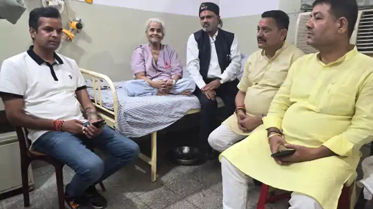 Bihar News : भाजपा प्रदेश प्रवक्ता संजीव मिश्र की बीमार मां 