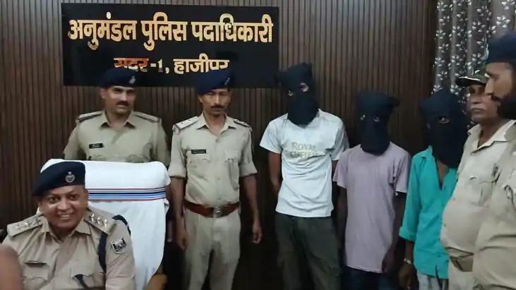 आइसक्रीम फैक्ट्री के कर्मचारी ही निकले चोर : कैश रूम का ताला