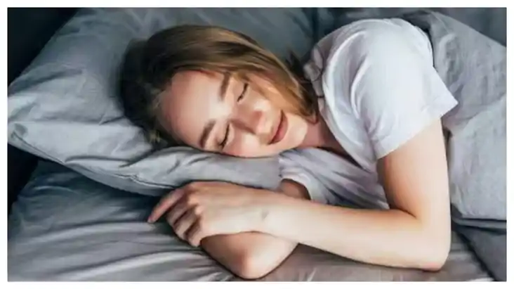 Health Tips: सोने से पहले इन हरकतों को करें इग्नोर, चैन की न