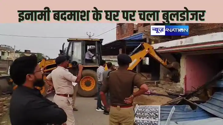 GAYA POLICE - 50 हजार के इनामी कुख्यात बदमाश के घर पर पुलिस 